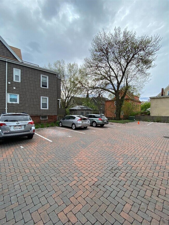 Building Photo - 116 Holland St