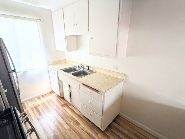 Building Photo - 241 S Ave 57