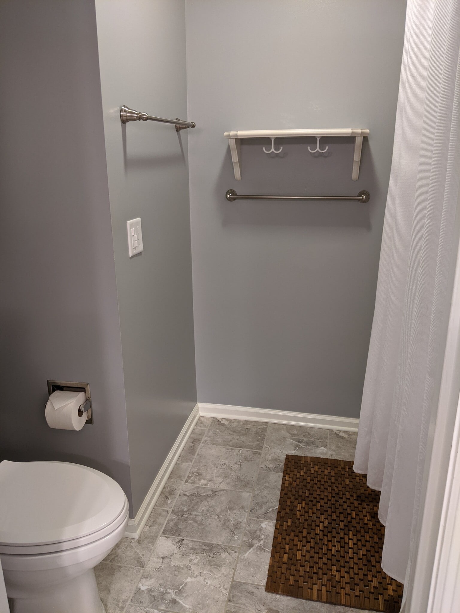 Updated master bathroom includes ceramic tile floors and tub/shower combo - 303 Ferncliff Dr