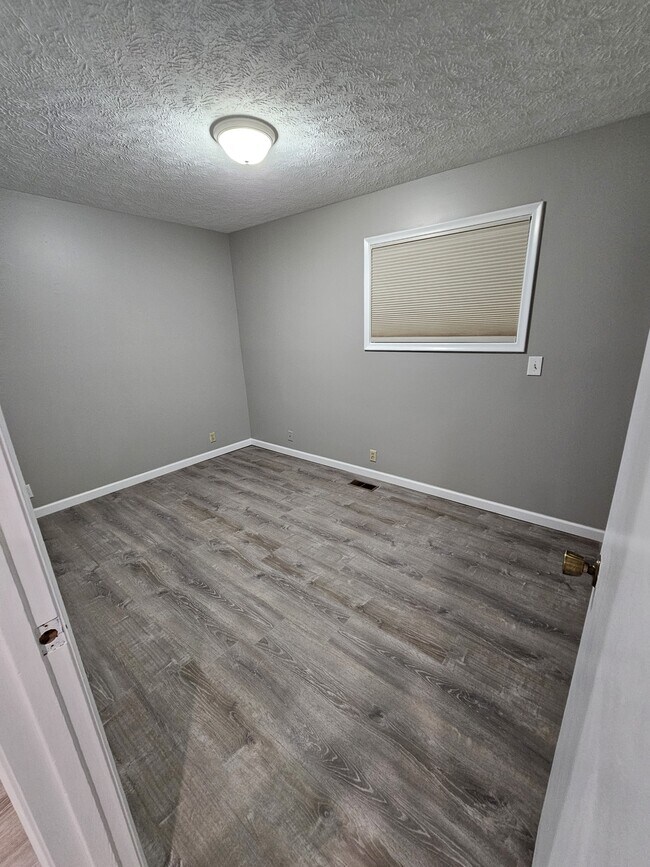 Building Photo - 5604 S 79th St