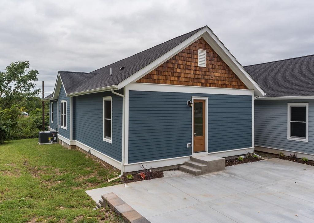 Building Photo - 910 Sharpe Ave