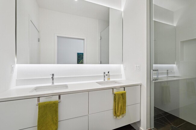 Building Photo - 1539 6th St NW