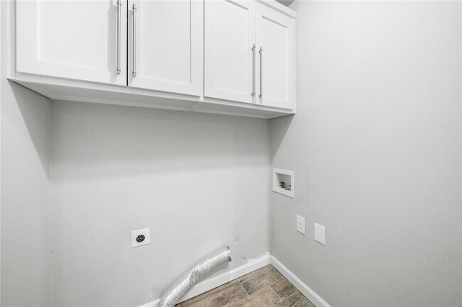 Building Photo - 6014 E University Blvd