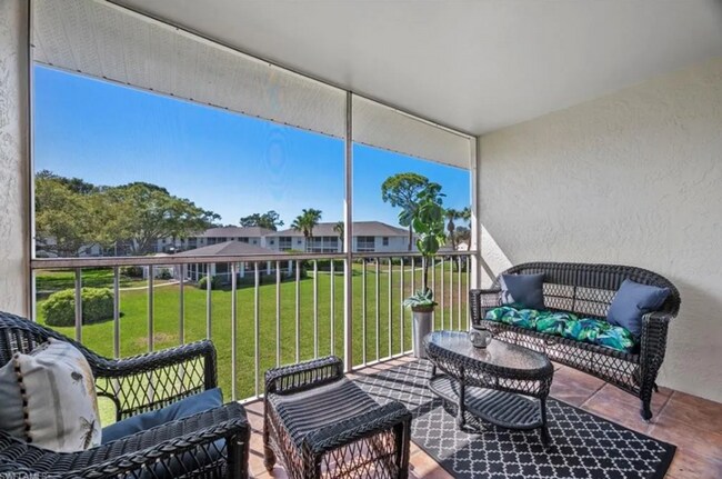 Building Photo - Charming 2 Bed 2 Bath Condo in Naples COMING SOON