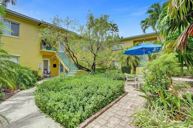 Building Photo - 729 NE 16th Ave