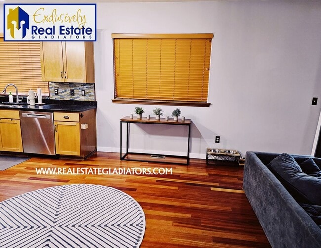 Building Photo - 4 Bed 2.5 Bath in River King Estates - Dog...