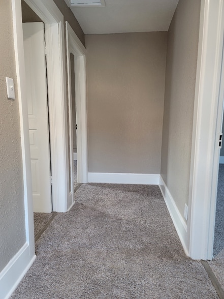 Building Photo - 505 Main St