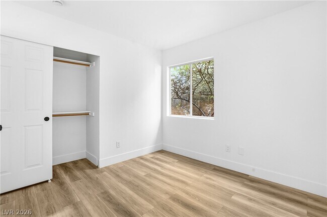 Building Photo - 1532 Waterton Dr