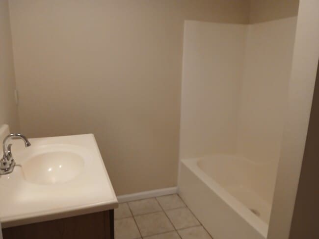 Building Photo - 510 S Poplar St