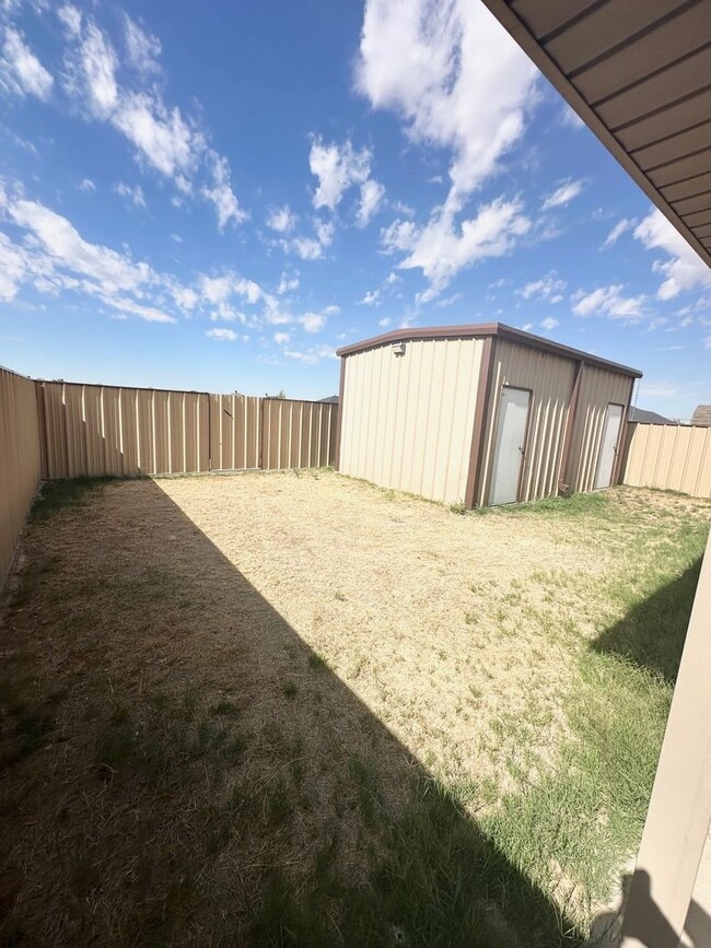 Building Photo - 4 Bed 2 Bath Ready to Rent ASAP!