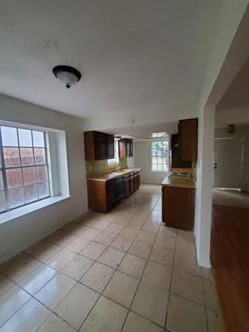 Building Photo - 2210 Greenvalley Dr