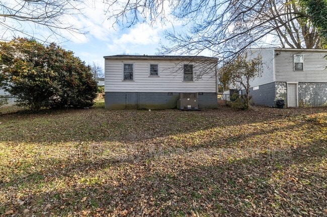 Building Photo - 3821 Selma Ave