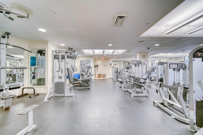 Building Photo - 1121 Crandon Blvd