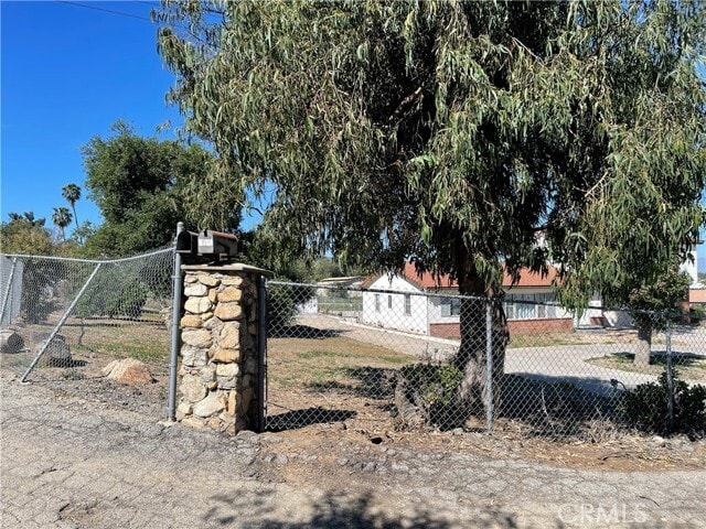 Building Photo - 2751 Batson Ave