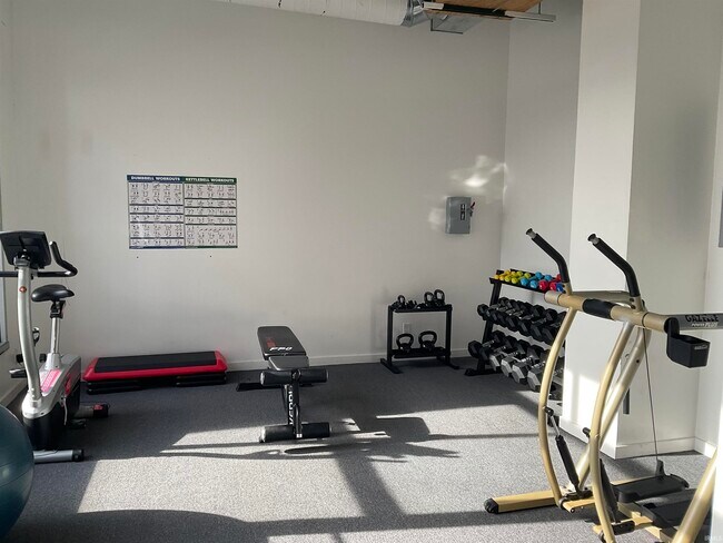 Building Photo - 112 W Washington Blvd