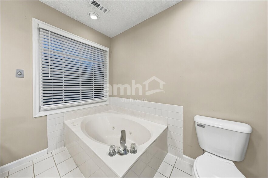 Building Photo - 1517 Autumn Ridge Dr