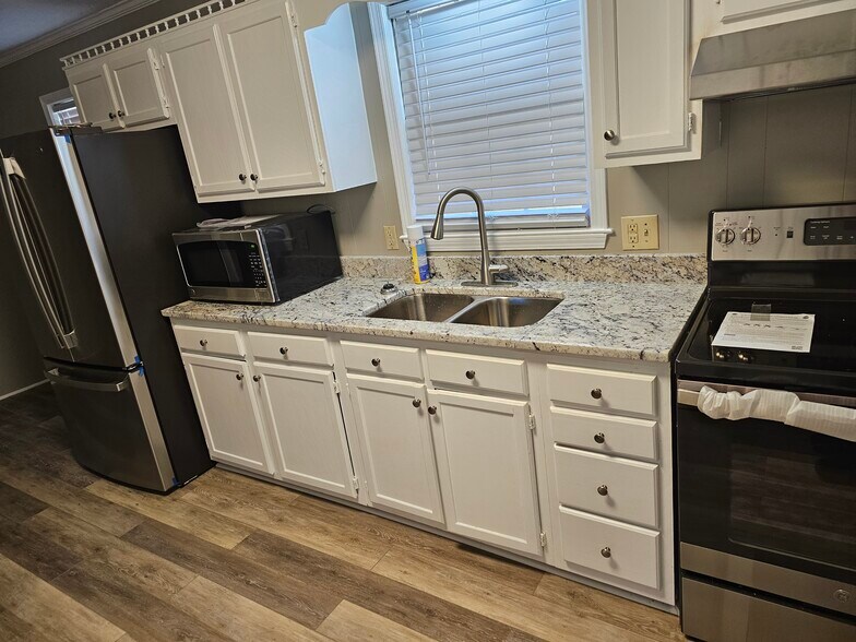 Building Photo - 1131 W Brookgreen Dr