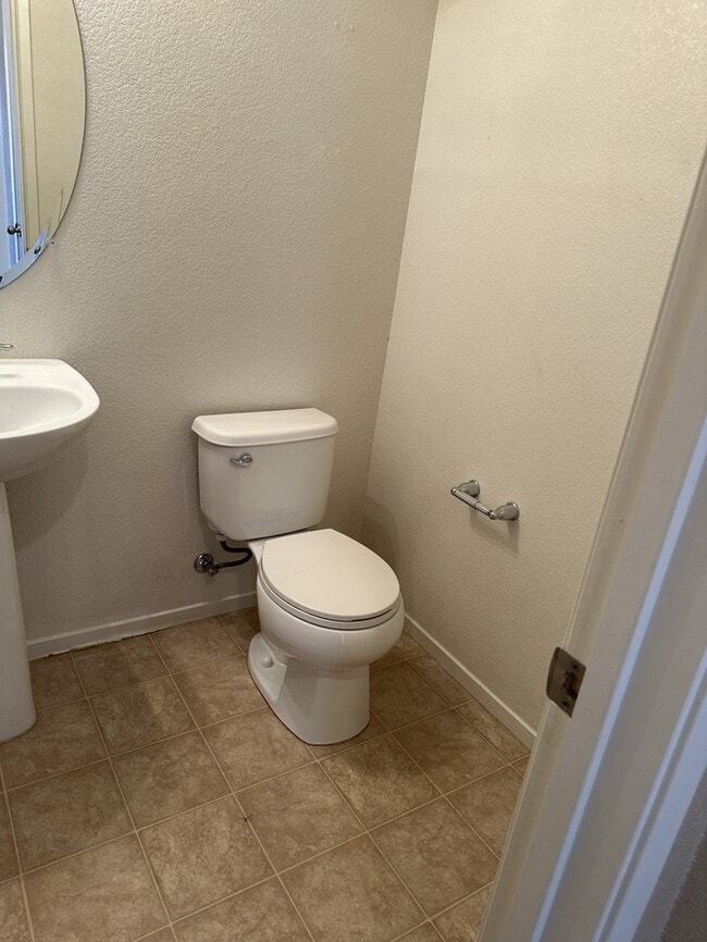 Building Photo - Stockton 4 Bedroom 2.5 Bathroom Home.