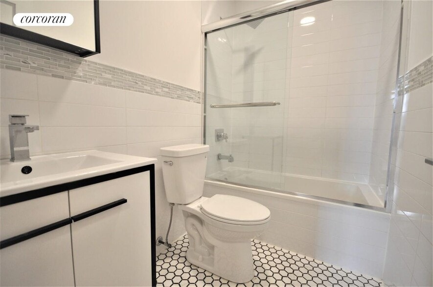 Building Photo - 98 Troy Ave