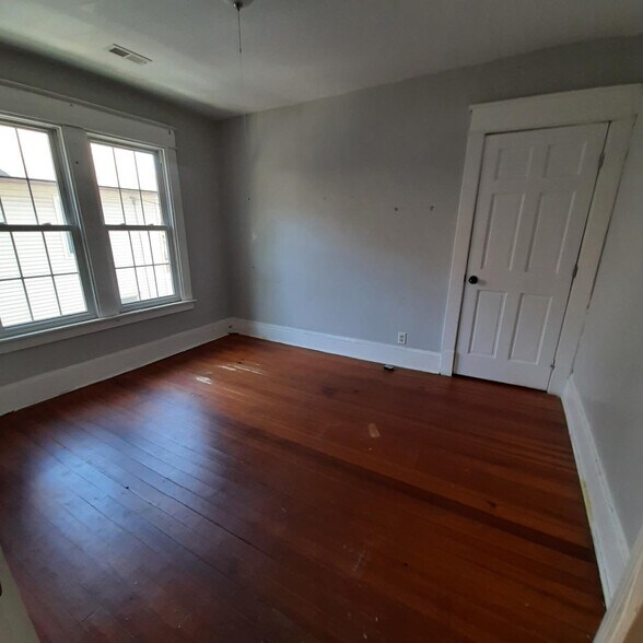 Building Photo - 355 Springfield St