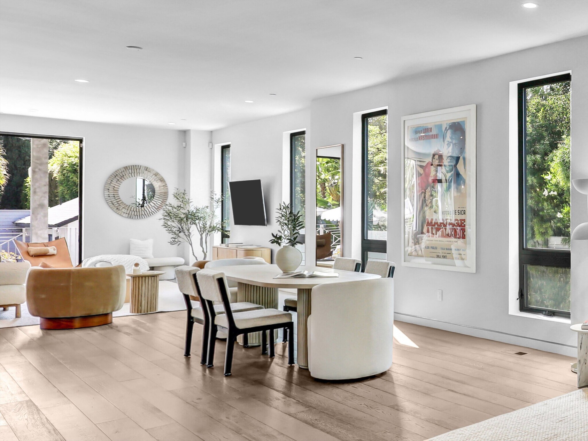 Building Photo - 1724 N Sierra Bonita Ave