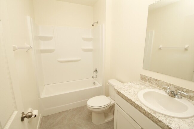 Building Photo - 185 Bubbling Ln