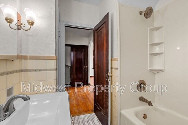 Building Photo - 8460 Edna St