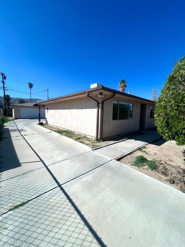 Building Photo - **MOVE-IN Special ** Beautiful 3 Bedroom/ 2 Bathroom Home In Downtown 29 Palms
