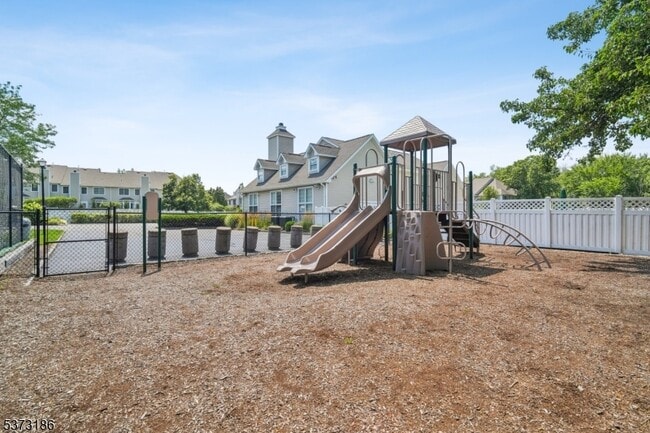 Building Photo - 22 Pebble Beach Dr