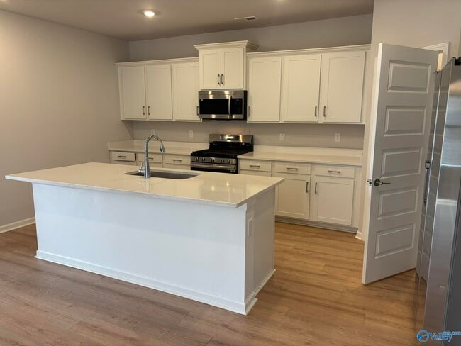 Building Photo - 180 Fenwick Pl