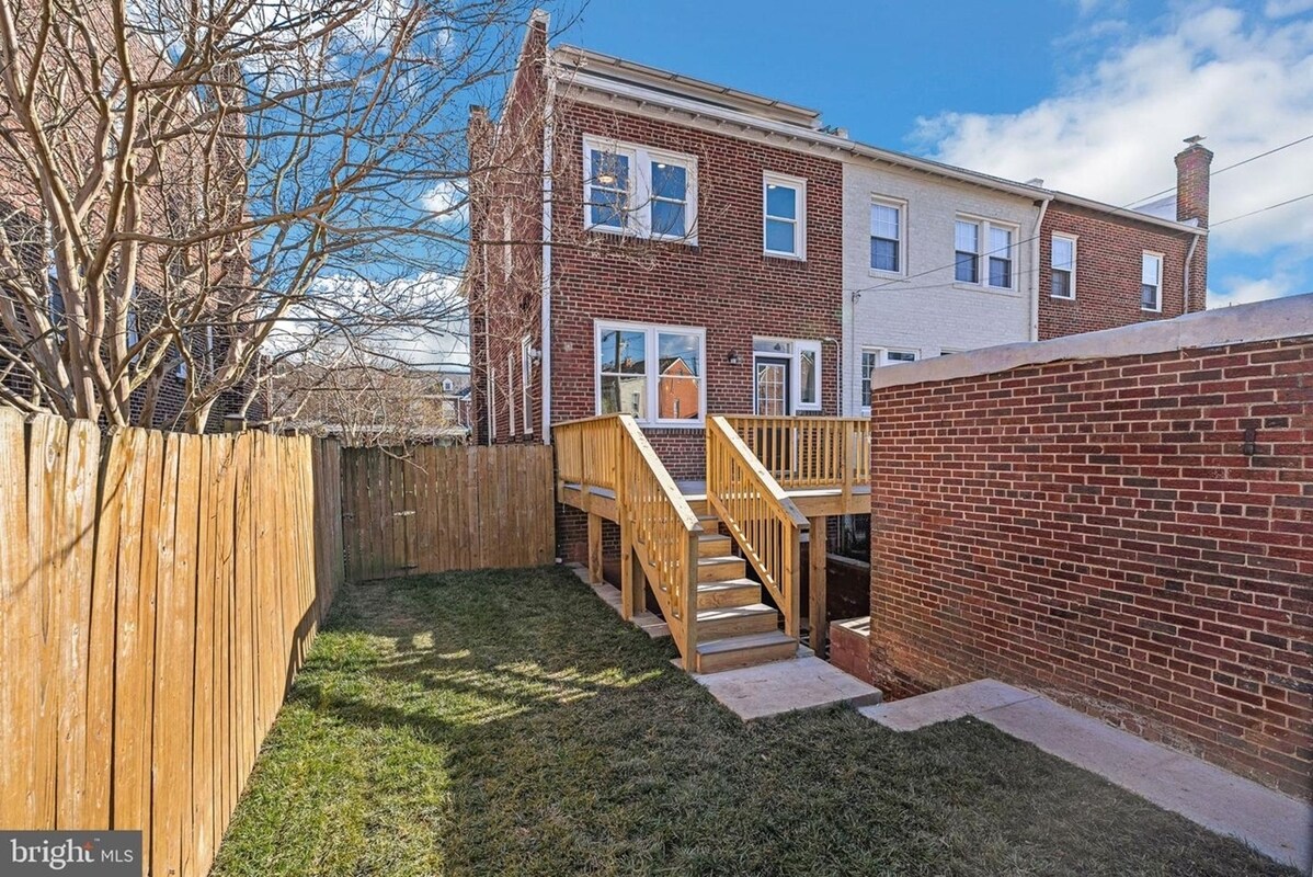 Building Photo - 113 Madison St NW