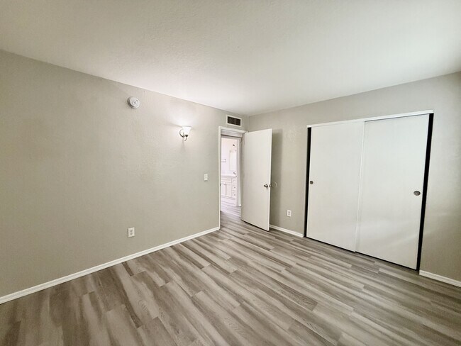 Building Photo - 2645 N Alvernon Way