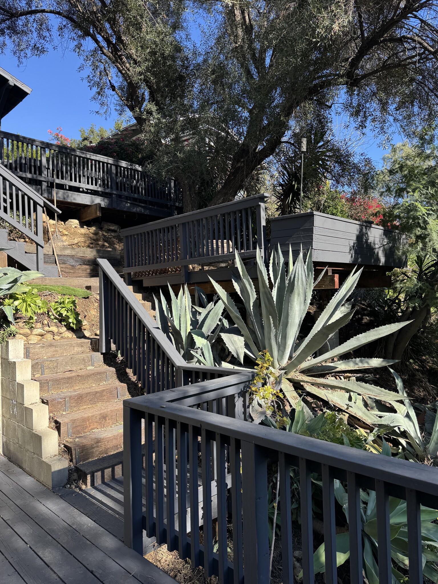 Building Photo - 5924 Hayes Ave