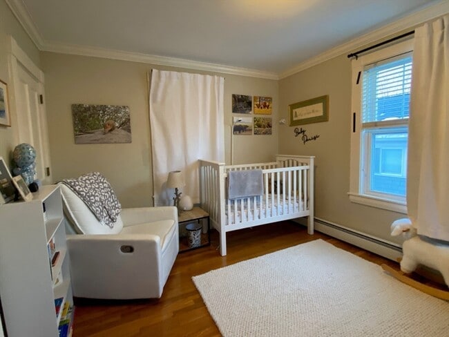 Building Photo - 35 Wellesley St