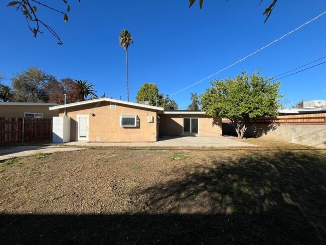 Building Photo - Upgraded 3+2 in Reseda w/solar panels to help lower your utility costs!