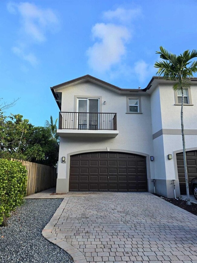 Building Photo - Southwest 9th Street, Fort Lauderdale, FL 33315 - 3 BR 3.5 BA townhouse