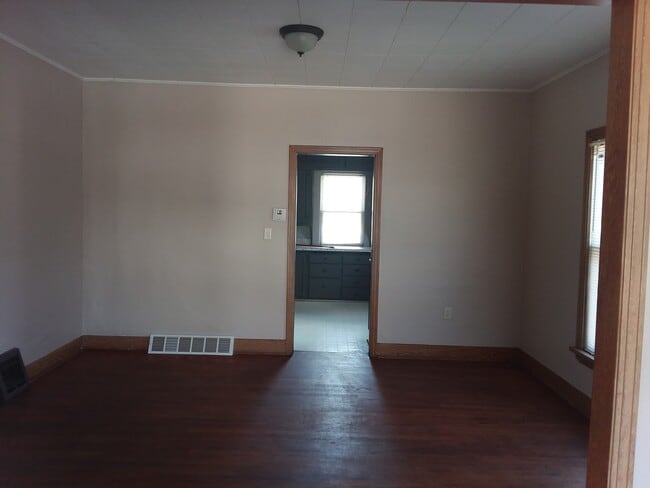 Building Photo - 2 Bed 1 Bath