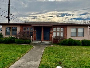 Building Photo - JSTREET5712-5716