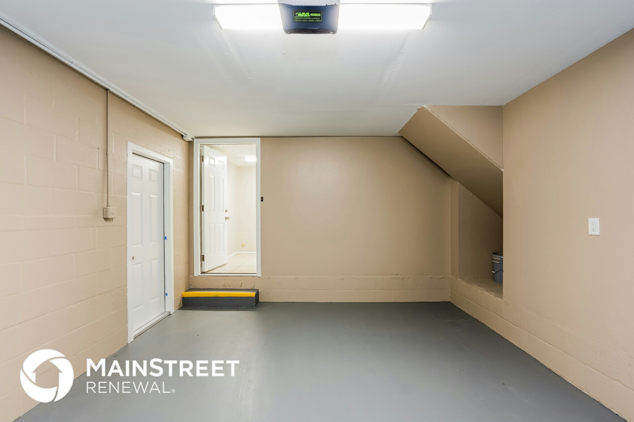 Building Photo - 1043 Cazenovia St