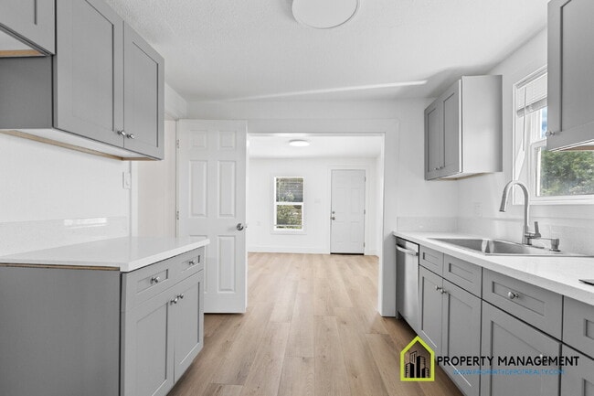 Building Photo - Charming 2-Bedroom Retreat in Sacramento – Gated w/Large yard