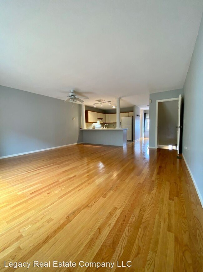 Building Photo - 2 br, 1.5 bath House - 4 Smithfield Road #10