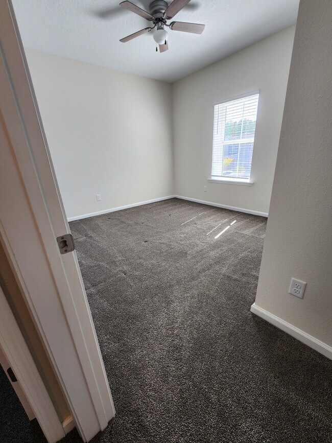 Building Photo - 285 Holly Forest Dr