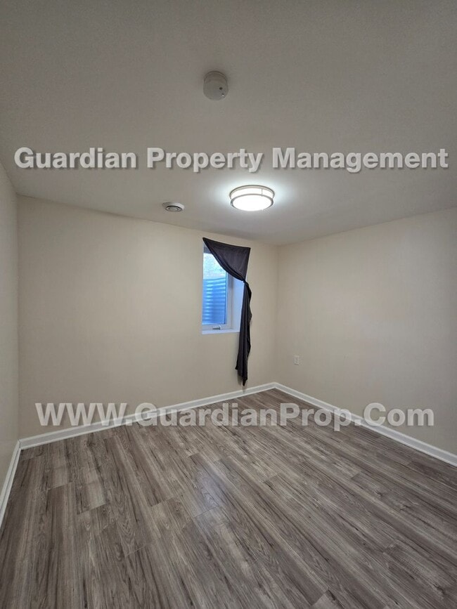 Building Photo - duplex unit available now! LVP flooring throughout, independent living areas each W/ full kitchen...