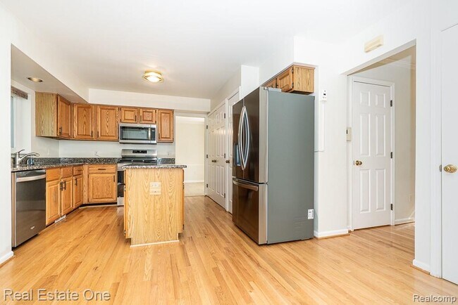 Building Photo - 619 Whitney Dr