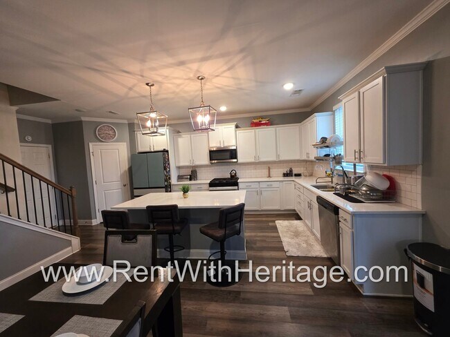 Building Photo - Amazing 5 Bedroom/ 3 Bath Home in Sweetwater, a Swim Tennis Community/ Attention to Detail / Grea...