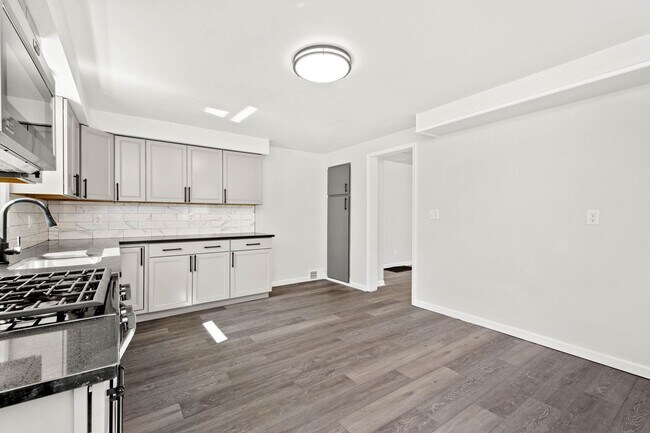 Building Photo - Stunning 2 bedroom home in Homestead available June 15!