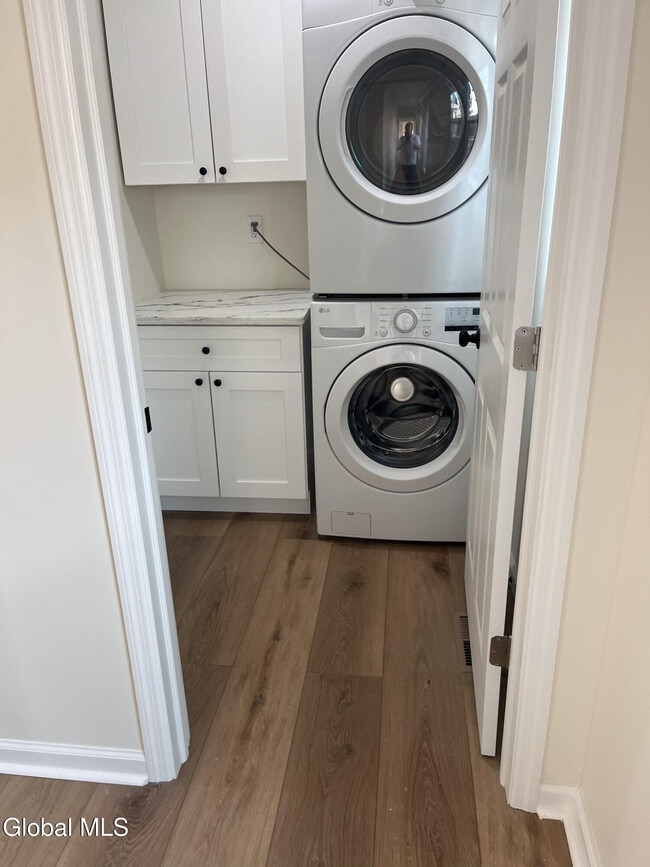 Building Photo - 34 Center St