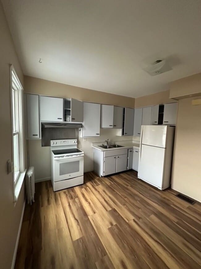 Building Photo - 293 Dartmouth St