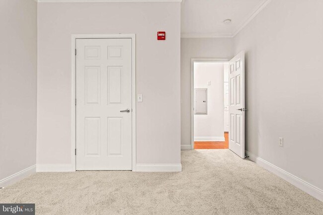 Building Photo - 200 W Elm St