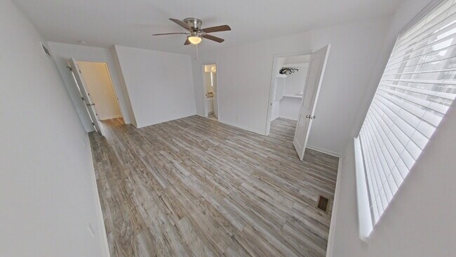 Building Photo - "3-Bed Oasis with 2.5 Baths and 1,884 Sq Ft of Comfort in Clinton Township!"